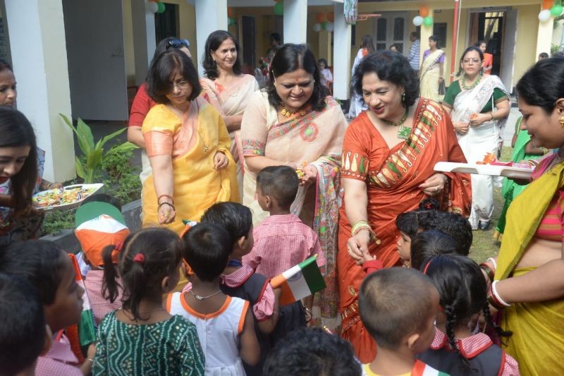 Northeast Frontier Railway Women's Welfare Organisation (NFRWWO) celebrated Independence Day of the nation on August 15. Abha Gupta, President, NFRWWO hoisted the National Flag at Jagriti Siksha Sadan, Pandu and distributed sweets to the students. Abha Gupta along with other members of NFRWWO also visited NFR Central Hospital at Maligaon. During the visit she distributed gifts and various other essential items amongst the admitted patients. She also donated Steel Water Storage Drums and Microwave Oven to the Hospital for use of patients. She was accompanied by Vice President, Secretary and Executive Committee Members of NFRWWO.